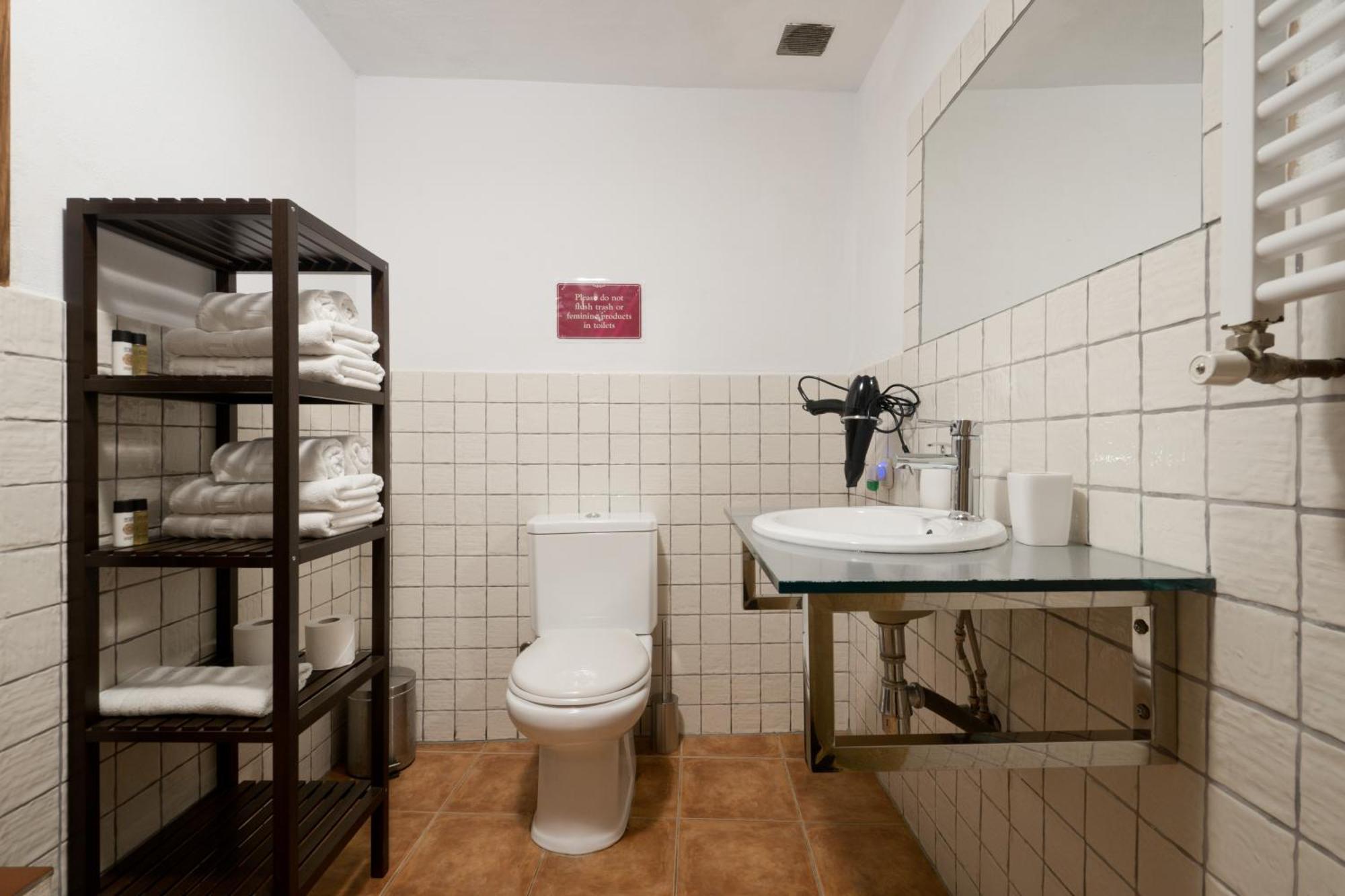 Doppelzimmer mit eigenem Bad und Blick auf die Alhambra